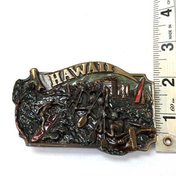 Vintage Arroyo Grande Hawaii Surf Scene Textured 3D Brass & Enamel Belt Buckle - Picture 7 of 7